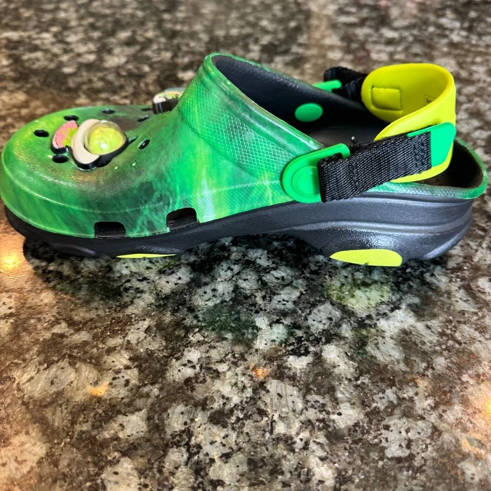 Crocs Kids J5 Green Alien Galaxy Clogs w/ Jibbitz Charms‎